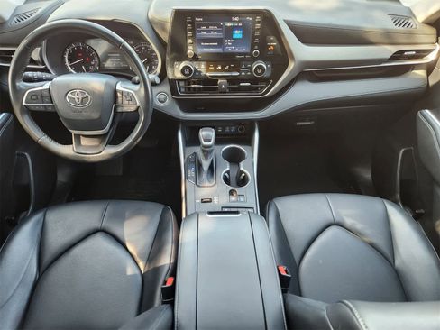 Used 2022 Toyota Highlander XLE image 26