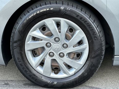 Used 2018 Hyundai Elantra SE image 23