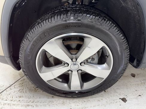 Used 2015 Jeep Grand Cherokee Limited w/ Trailer Tow Group IV image 34