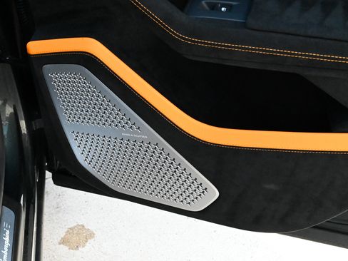 Used 2024 Lamborghini Urus Performante AWD/4WD image 52