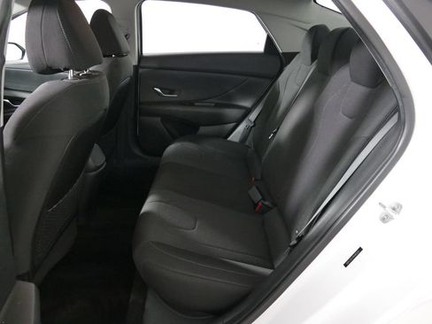 Used 2022 Hyundai Elantra SE FWD image 22