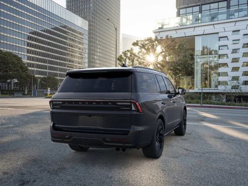 New 2026 Lincoln Navigator Reserve w/ Jet Appearance Package AWD/4WD image 8