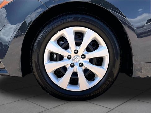 Used 2025 Toyota Corolla LE FWD image 11