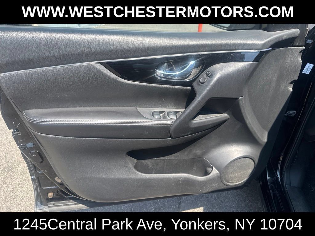 Used 2020 Nissan Rogue Sport AWD image 28