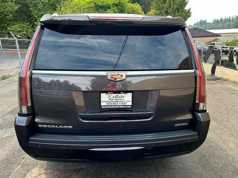Used 2018 Cadillac Escalade ESV Luxury image 6