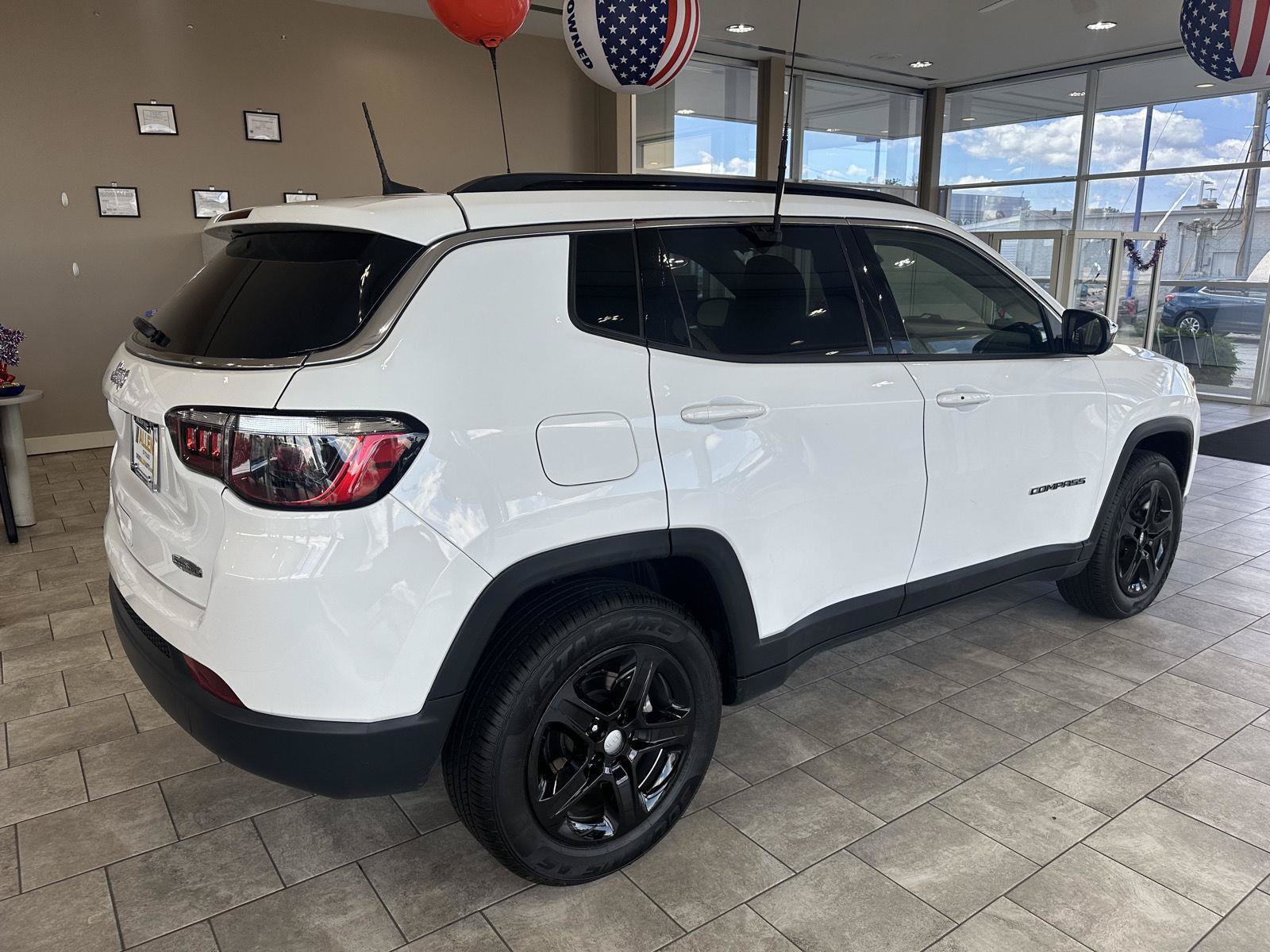 Used 2023 Jeep Compass Latitude AWD/4WD image 12