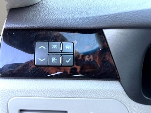 Used 2011 Cadillac DTS Luxury image 35