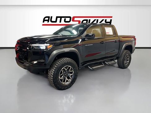 Used 2024 Chevrolet Colorado ZR2 w/ ZR2 Convenience Package III AWD/4WD image 3