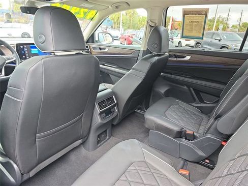 Used 2025 Volkswagen Atlas SEL Premium R-Line image 15