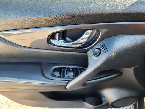 Used 2019 Nissan Rogue SV FWD image 16
