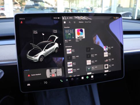 Used 2021 Tesla Model Y Long Range image 21