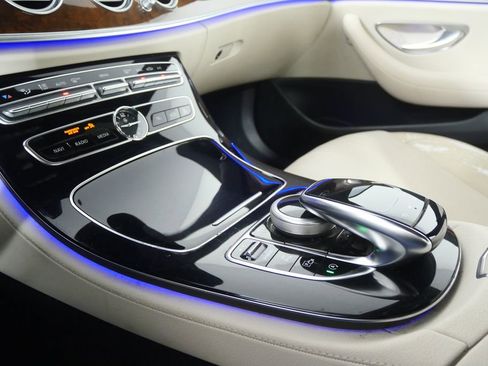 Used 2018 Mercedes-Benz E 300 image 18