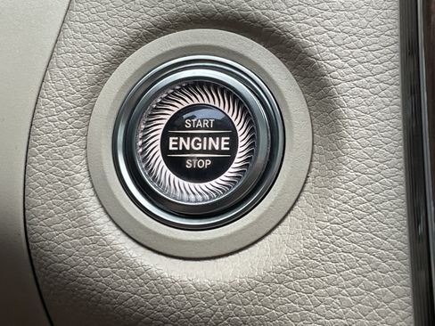 Used 2019 Mercedes-Benz C 300 4MATIC Sedan image 29