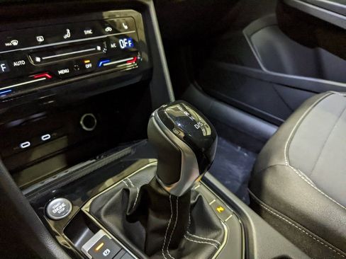 New 2026 Volkswagen Taos SE image 19