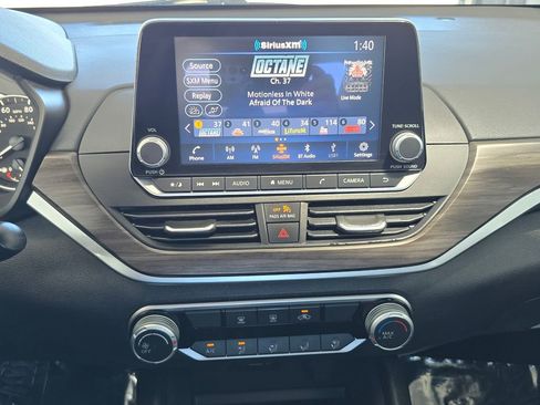 Used 2025 Nissan Altima 2.5 SV FWD image 6