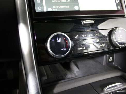 Used 2022 Land Rover Discovery S image 25