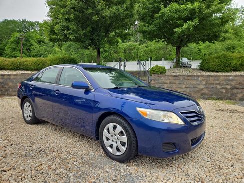 Used 2010 Toyota Camry FWD image 1