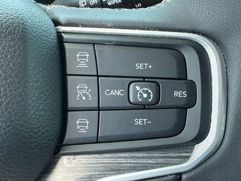 Used 2023 Jeep Wagoneer L Series III w/ Preferred Equipment Group image 22