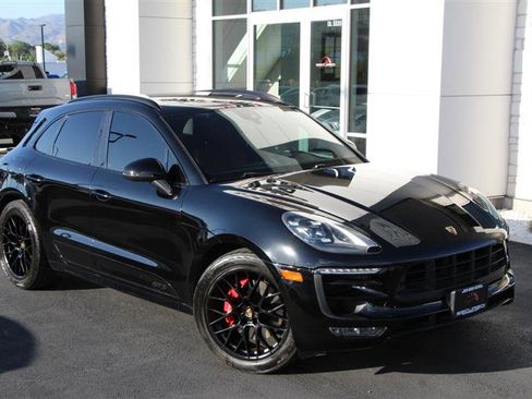 Used 2018 Porsche Macan GTS w/ Premium Package Plus AWD/4WD image 2