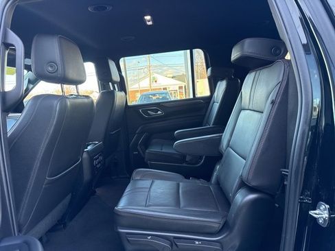 Used 2022 Chevrolet Suburban RST w/ Sport Performance Package image 12