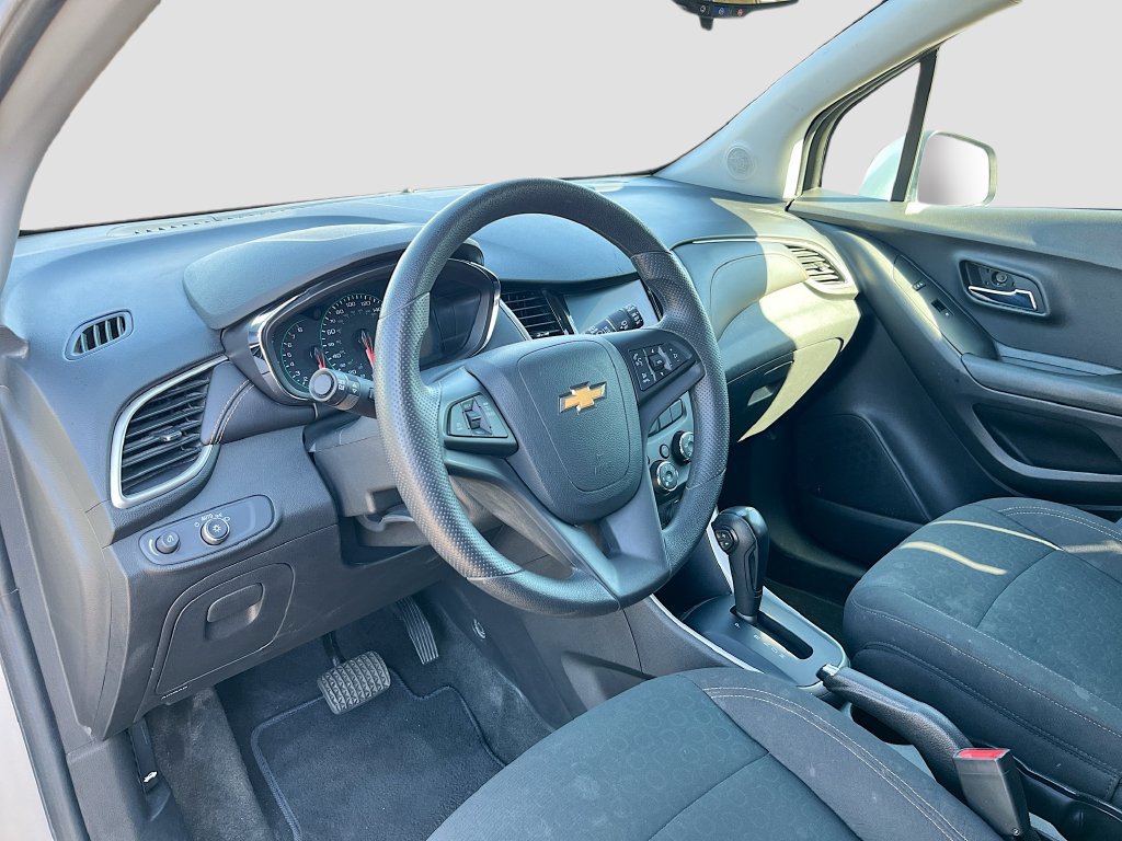 Used 2022 Chevrolet Trax LS w/ Tint and Cruise Package FWD image 9