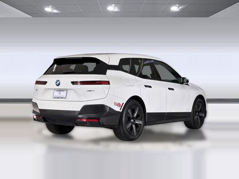 Used 2024 BMW iX xDrive50 AWD/4WD image 9