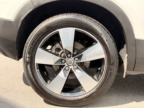 Used 2020 Volvo XC40 T4 Momentum w/ Protection Package FWD image 12
