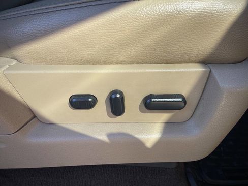 Used 2010 Ford F150 Lariat image 35