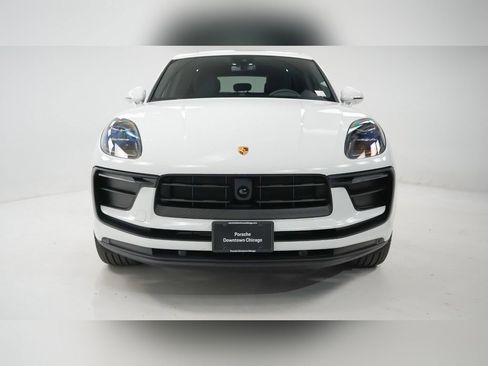 Certified 2025 Porsche Macan image 8