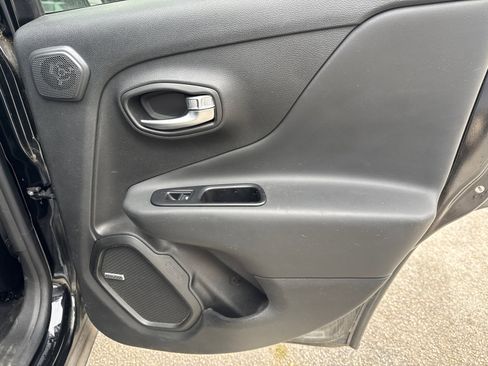 Used 2020 Jeep Renegade Altitude image 16