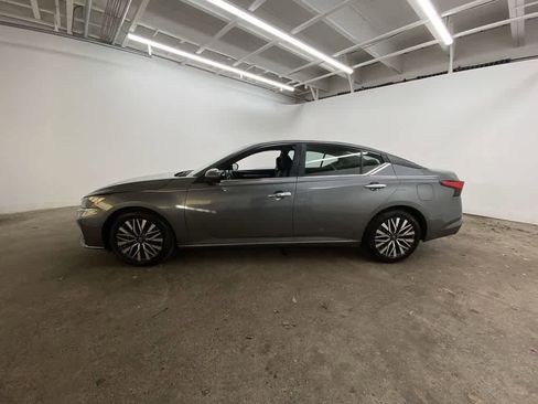 Used 2023 Nissan Altima 2.5 SV image 3