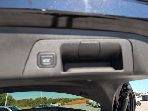 Used 2023 Buick Envision Essence w/ Sport Touring Package image 7