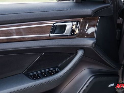 Used 2018 Porsche Panamera 4S image 61