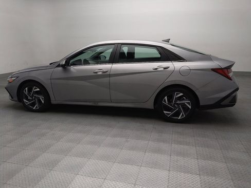 Used 2025 Hyundai Elantra SEL image 3