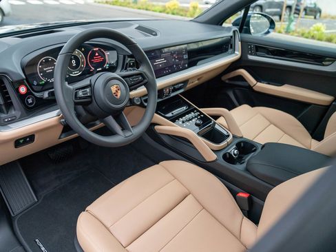 New 2026 Porsche Cayenne image 4
