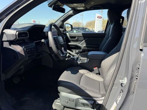 Used 2025 Toyota 4Runner SR5 AWD/4WD image 16