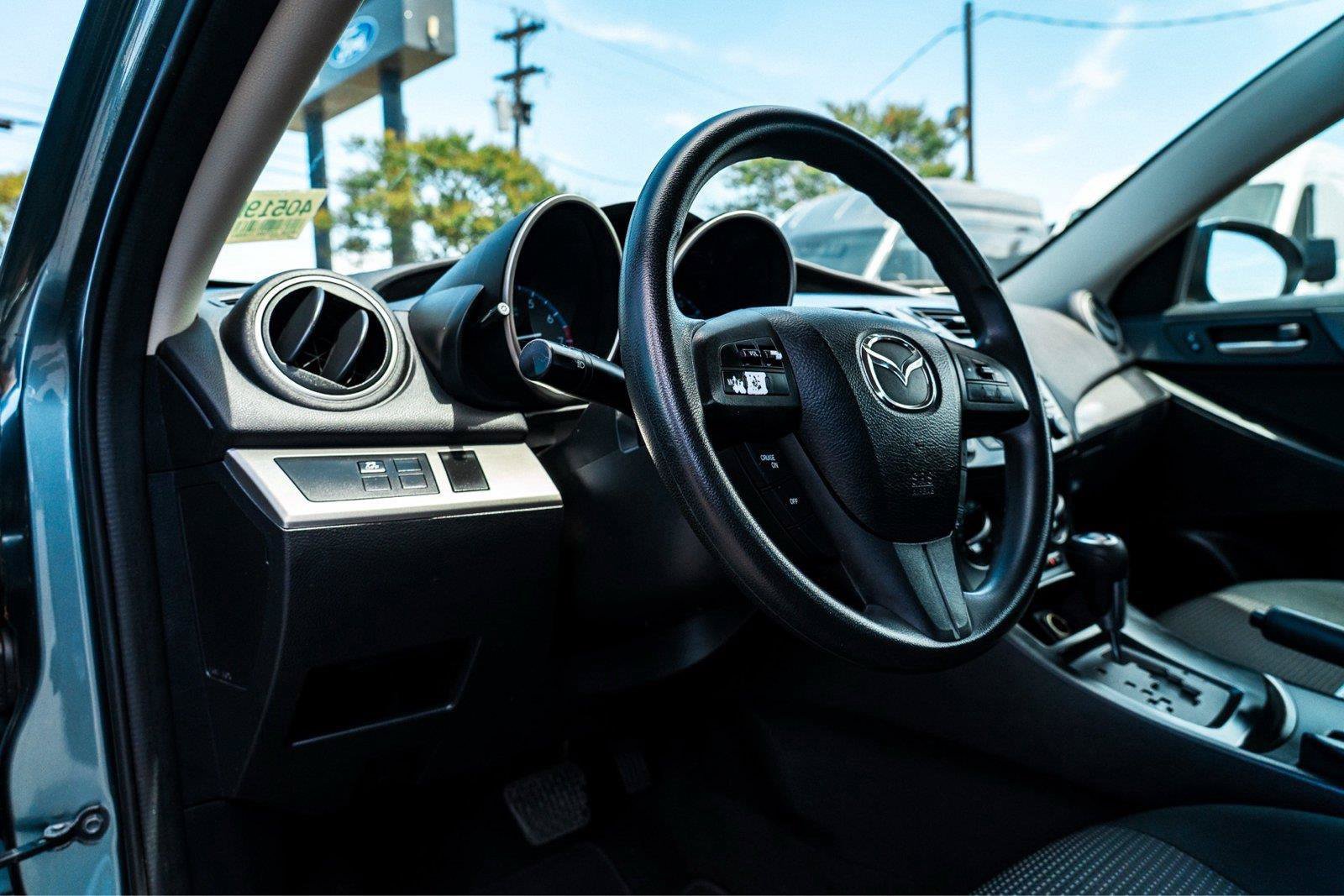 Used 2013 MAZDA MAZDA3 i Sport FWD image 10