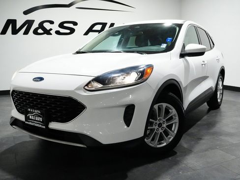 Used 2020 Ford Escape SE image 2
