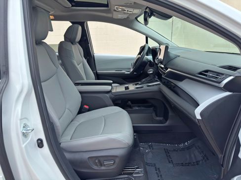 Used 2026 Toyota Sienna XLE FWD image 16