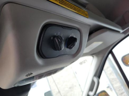 Used 2016 Ford Transit 150 XLT image 27