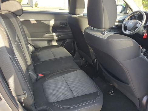 Used 2020 Mitsubishi Outlander ES image 26