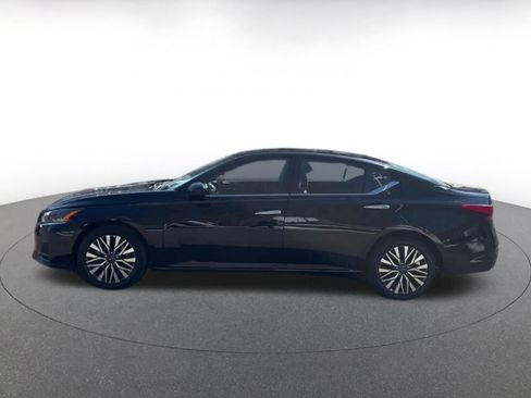 Used 2025 Nissan Altima 2.5 SV image 9