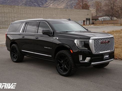 Used 2023 GMC Yukon XL Denali image 2