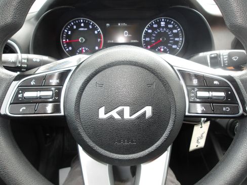 Used 2023 Kia Forte LXS image 12