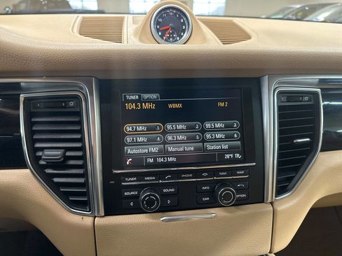 Used 2015 Porsche Macan S image 16