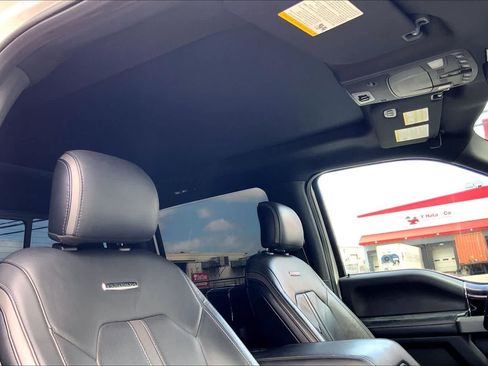 Used 2015 Ford F150 Platinum w/ Equipment Group 701A Luxury AWD/4WD image 30