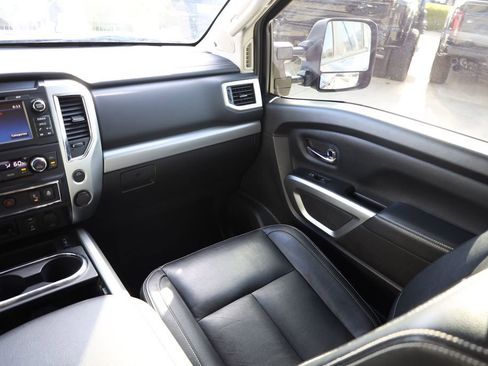 Used 2018 Nissan Titan PRO-4X w/ Pro-4x Convenience Package AWD/4WD image 21