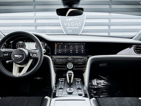 Used 2025 Bentley Flying Spur Plug-In Hybrid image 59