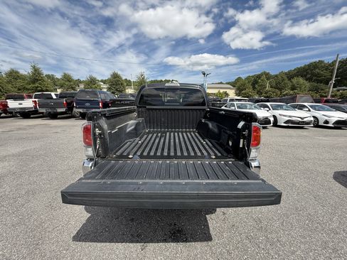 Used 2021 Toyota Tacoma TRD Off-Road image 8