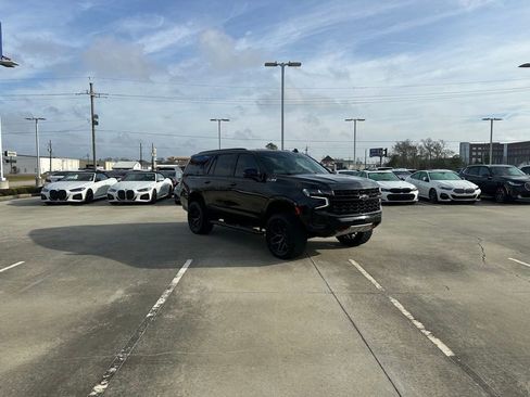 Used 2023 Chevrolet Tahoe Z71 w/ Luxury Package image 3